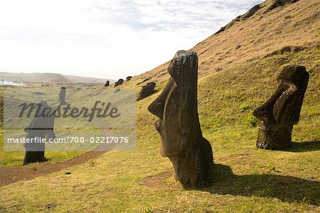 Moai, Rano Raraku, île de Pâques, Chili Moai, Rano Raraku, île de Pâques, Chili
