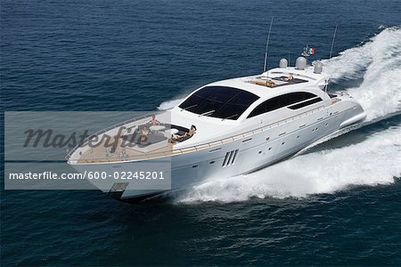 Yacht de luxe sur la mer Tyrrhénienne, Toscane, en Italie