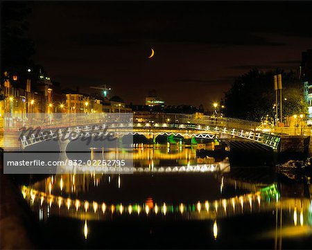 Half Penny Bridge, River Liffey, Dublin, Irland