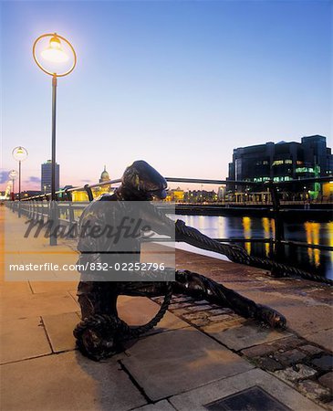 Sculpture "The Docker" in Dublin, Ireland
