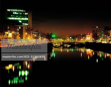 Dublin City, River Liffey And Quays, At Night