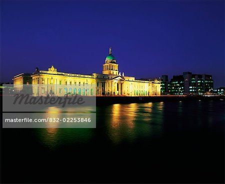 Dublin City, Custom House in der Nacht