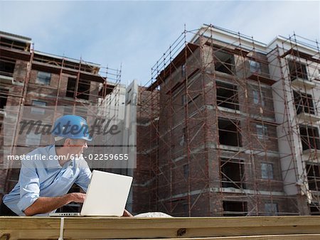 Ingénieur du son sur le site de construction