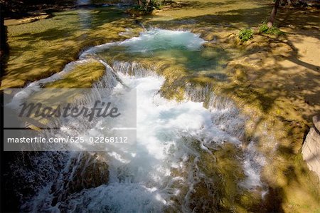 Erhöhte Ansicht eines Wasserfalls, Tamasopo Wasserfälle, Tamasopo, San Luis Potosi, Mexiko