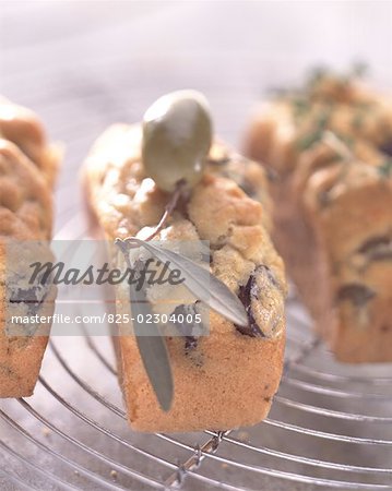 pain Mini muffins avec olives, thym et romarin