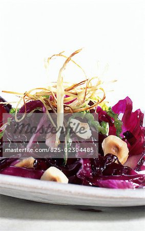 Red cabbage and hazelnut salad