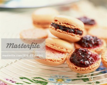 Raspberry macaroons