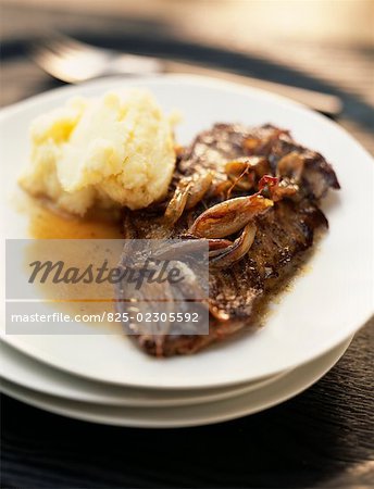 Flank of beef with shallots and homemade mashed potatoes