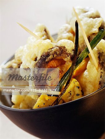 Shiitake Tempuras und tief gebratener Tofu mit Mohn