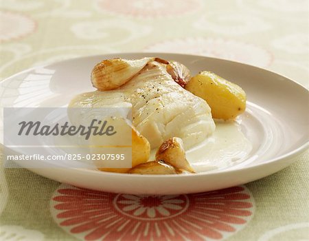 Cod with garlic cream sauce