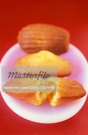 Madeleine Biskuit mit Mirabelle Pflaumen-Füllung