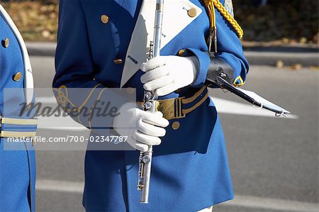 Flötist mit Flöte in Parade