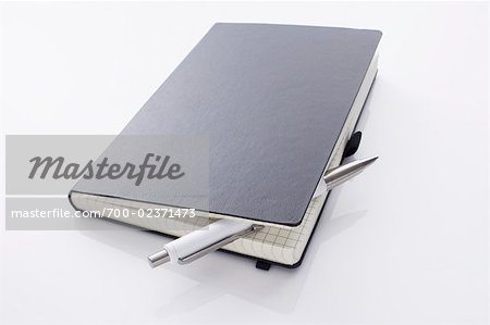 Stylo et papier millimétré pour ordinateur portable