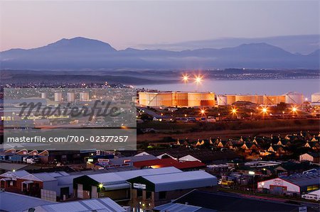 Mossel Bay Skyline in der Abenddämmerung, Western Cape, Südafrika