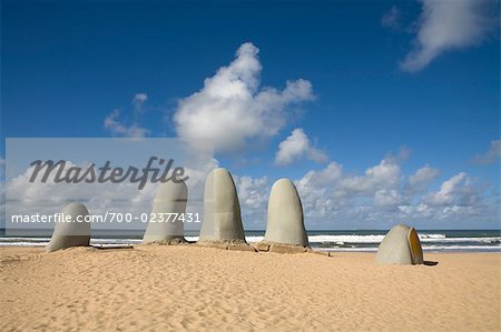 Sculpture de main sur La plage, Punta del Este, Uruguay