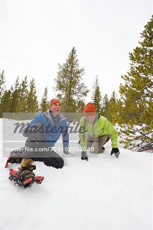 Paar Schneeschuhwandern, Breckenridge, Colorado, USA