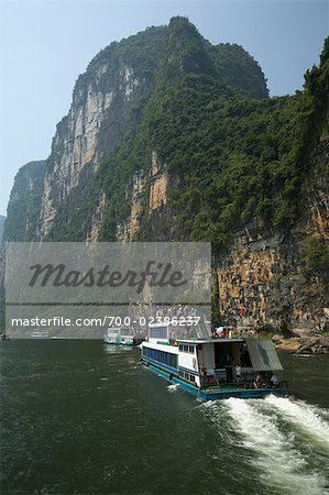 Cruising on the Li River From Guilin to Yangshuo, Guilin, Guangxi Autonomous Region, China