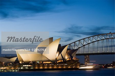 Sydney Opera House und Harbour Bridge bei Nacht