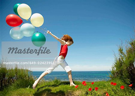 Junges Mädchen mit Luftballons
