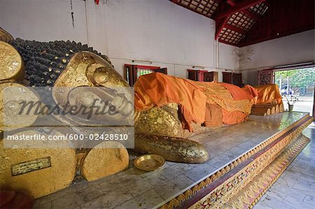 Statue von Schlafenden Buddha im Tempel, Chiang Mai, Thailand