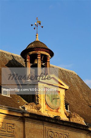 Horloge de la tour, Place de la Liberte, vieille ville de Sarlat-la-Canéda, Dordogne, Aquitaine