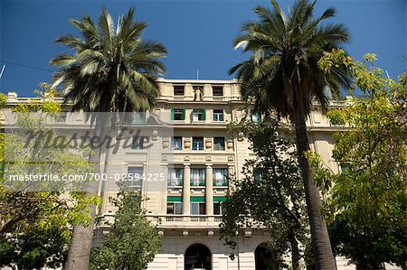 Extérieur du bâtiment et de palmiers, Santiago, Chili