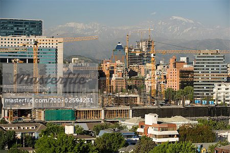 Grues de construction et de la ville de Santiago, Chili Grues de construction et de la ville de Santiago, Chili