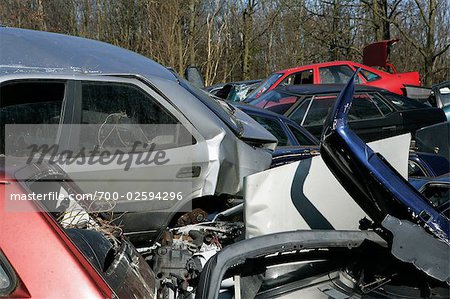 Zerstörten Autos in Schrottplatz