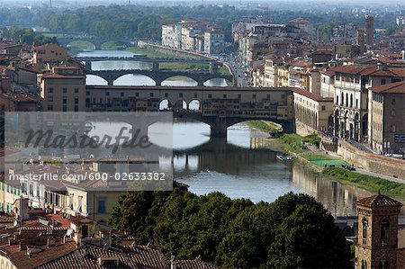 Fluss Arno, Ponte Vecchio, Florenz, Toskana, Italien