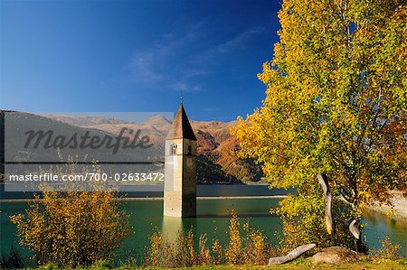 Demi submergé Campanile lac Resia, Haut-Adige, Italie