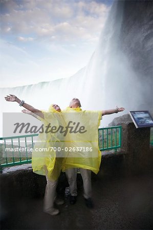 Couple à Niagara Falls, Ontario, Canada