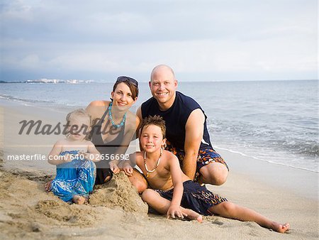 Famille à la plage.