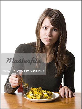 femme mangeant
