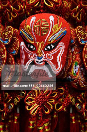 Stillleben mit chinesischer Maske Dekoration