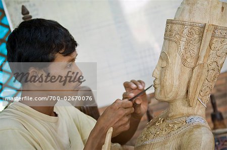 Sculpture sur bois sculpture homme, Siem Reap, Cambodge