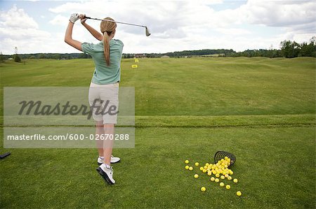 Femme sur le Driving Range, Burlington, Ontario, Canada