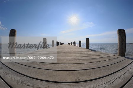 En bois Dock, lac de Neusiedl, Burgenland, Autriche