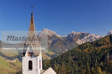 Church Steeple, vallée de Badia, Trentino-Alto Adige, Dolomites, Tyrol du Sud, Italie