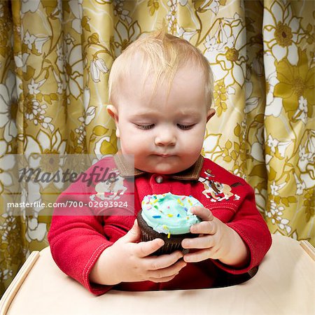 Bébé avec Cupcake