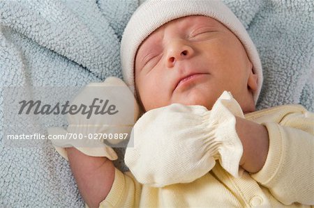 Neugeborenes Baby schlafen