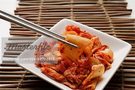 petit plat de kimchi coréen