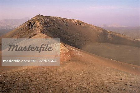 Cratère de volcan orange, Parc National de Timanfaya (montagnes de feu), Lanzarote, îles Canaries, Espagne, Europe