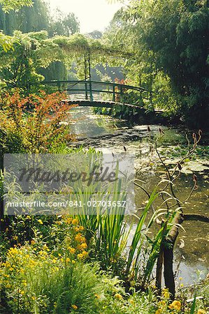 Waterlily pond and bridge in Monet's garden, Giverny, Haute Normandie (Normandy), France, Europe