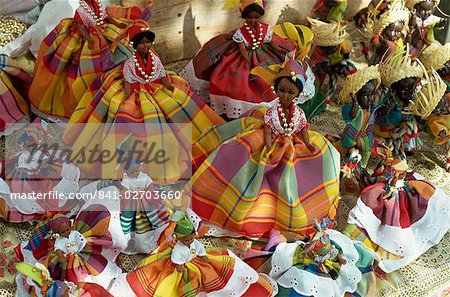 Poupées en robe de Martinique, exposées à la vente, Fort de France, Martinique, îles sous-le-vent, Antilles, Caraïbes, Amérique centrale