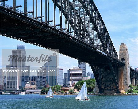 Sailing boats below Sydney Harbour Bridge, Sydney, New South Wales, Australia, Pacific