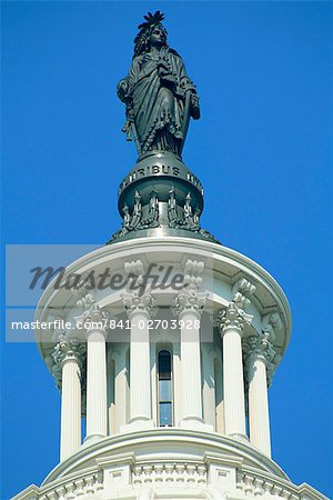 Gros plan de la statue au sommet du Capitole de Washington D.C., États-Unis d'Amérique, l'Amérique du Nord
