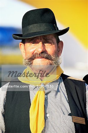 L'homme en costume traditionnel, Festa de Santo Antonio (Festival de Lisbonne), Lisbonne, Portugal, Europe