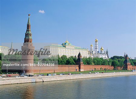Les églises du Kremlin et la Moskova, Moscou, Russie Les églises du Kremlin et la Moskova, Moscou, Russie