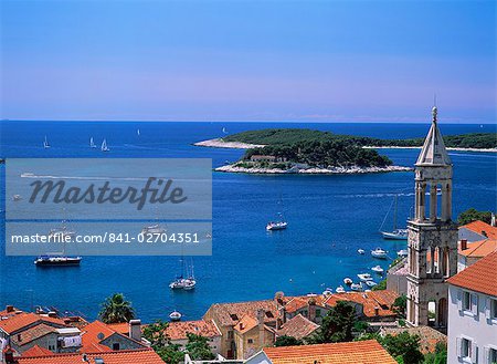 Luftbild der Stadt Hvar und den nahe gelegenen Inseln, Insel Hvar, Dalmatien, dalmatinische Küste, Kroatien, Europa