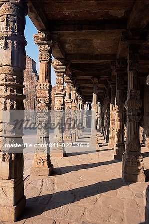 Le Qutab Minar (Qutb Minar), l'UNESCO Site du patrimoine mondial, Lado Sarai, Delhi, Inde, Asie